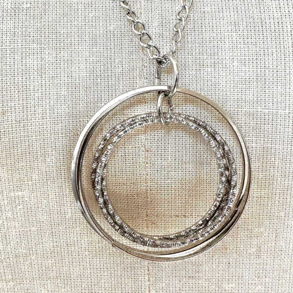 silver tone multiple circle pendant necklace